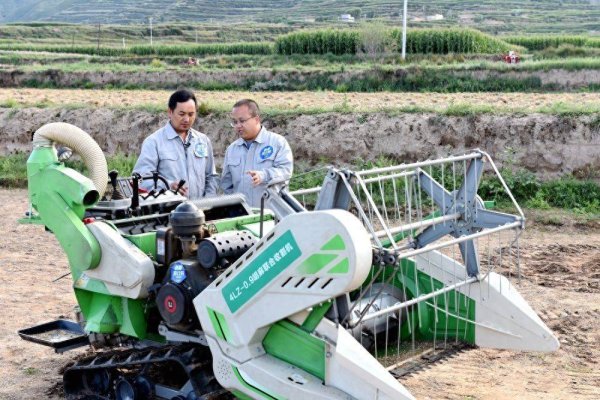 配亿多配资 麦浪伴青春——农田里的青年“发明家”