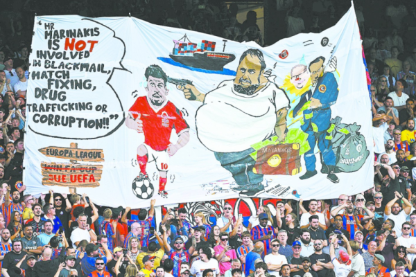 股民钱包 英格兰足球赛场出现惊人横幅! 官方: 正调查